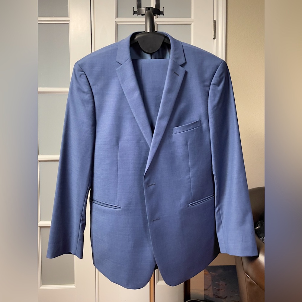 Vince Camuto: Slim fit 46R Men’s Suit